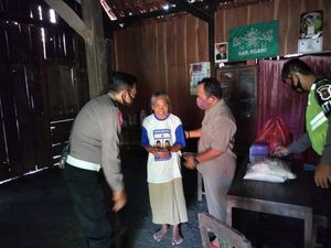 Polisi Ngawi Blusukan ke Warga Sosialisasi Cegah Kecelakaan dan COVID-19