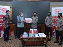 Polri Terima Bantuan 17.500 APD Berupa Masker-Face Shield