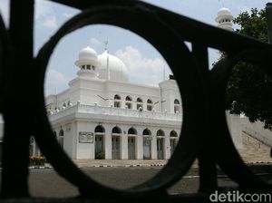 PSBB Total, Masjid Al-Azhar Tidak Gelar Salat Jumat