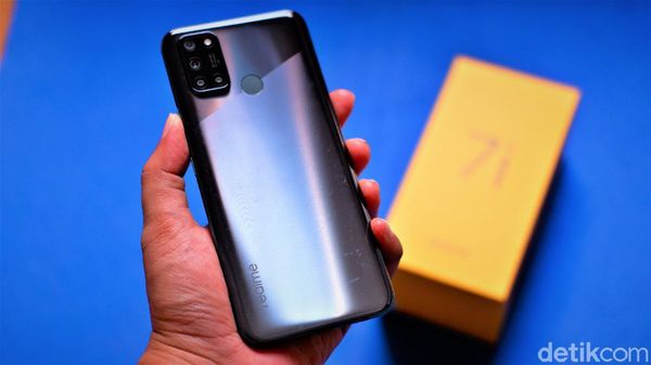 Unboxing Realme 7i, Ponsel Rp 3 Jutaan Punya Mode Cinema