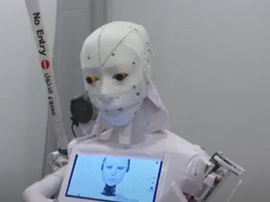 Wujud Robot Mesir yang Bantu Tenaga Medis Terhindar dari Covid-19