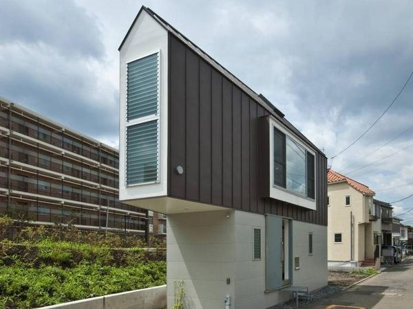 8 Potret Rumah Kecil & Ramping dari Luar, Pas Masuk Bikin Kamu Takjub