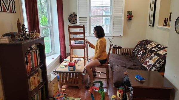 10 Potret Kocak Situasi Rumah Karyawan saat Work From Home