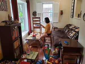 10 Potret Kocak Situasi Rumah Karyawan saat Work From Home