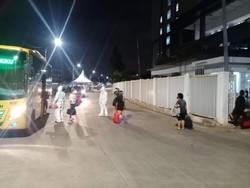 Pilu Sopir Bus Sekolah Antar Pasien Corona ke Wisma Atlet: Banyak Anak-anak