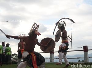 Foto: Tari Perang Bukti Kematangan Pria Flores Foto: Tari Perang Bukti Kematangan Pria Flores