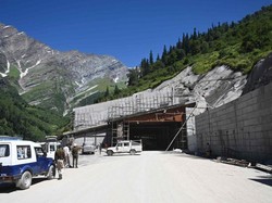 India Bangun Terowongan, Agar Lebih Dekat dengan Perbatasan China