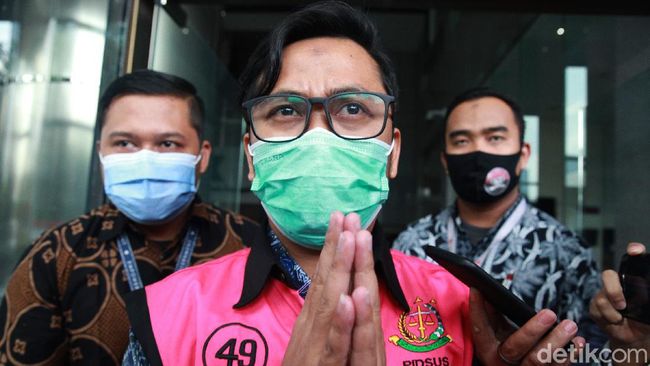 Tersangka Suap Djoko Tjandra Bungkam Usai Diperiksa di KPK Tersangka Suap Djoko Tjandra Bungkam Usai Diperiksa di KPK