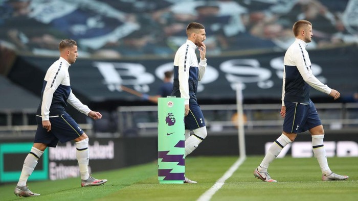 LONDON, ENGLAND - SEPTEMBER 13: (L-R) Toby Alderweireld, Matt Doherty and Eric Dier of Tottenham Hotspur walk out prior to the Premier League match between Tottenham Hotspur and Everton at Tottenham Hotspur Stadium on September 13, 2020 in London, England. (Photo by Alex Pantling/Getty Images)