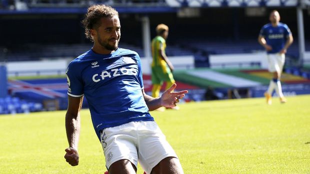 Britain Soccer Premier League Everton's Dominic Calvert-Lewin celebrates after scoring his side's fifth goal during the English Premier League soccer match between Everton and West Bromwich Albion at Goodison Park in Liverpool, England Saturday, Sept. 19, 2020. (Alex Livesey/Pool via AP)