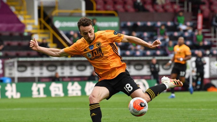 BURNLEY, ENGLAND - JULY 15: Diogo Jota of Wolverhampton Wanderers shoots during the Premier League match between Burnley FC and Wolverhampton Wanderers at Turf Moor on July 15, 2020 in Burnley, England. Football Stadiums around Europe remain empty due to the Coronavirus Pandemic as Government social distancing laws prohibit fans inside venues resulting in all fixtures being played behind closed doors. (Photo by Paul Ellis/Pool via Getty Images)