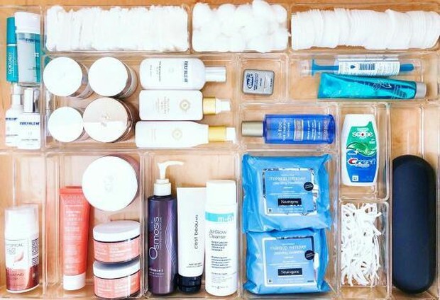 Gunakan wadah untuk menghemat tempat/Instagram.com/thehomeedit Menaruh barang sesuai yang sudah dikategorikan akan membantu untuk menghemat ruangan.