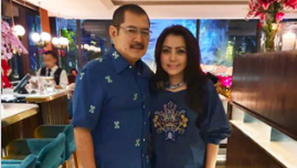 Potret Romantis Bambang Trihatmodjo dan Mayangsari Saat Makan Bareng