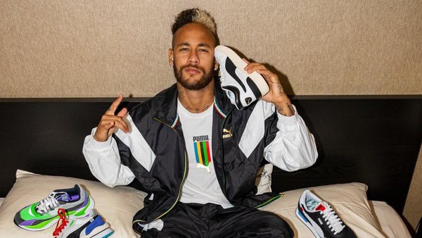 Neymar menjalin kerja sama sponsor dengan Puma.