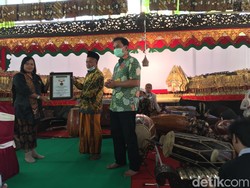 Pagelaran Wayang Kulit di Mojokerto Pecahkan Rekor MURI