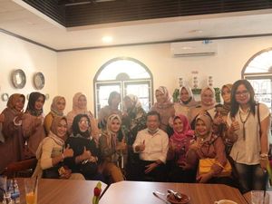 Giliran Emak-emak Pengusaha Jambi Dukung Al Haris-Sani Giliran Emak-emak Pengusaha Jambi Dukung Al Haris-Sani