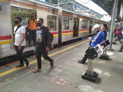 Kata Pengguna KRL soal Wajib Pakai Masker 3 Lapis-Medis Mulai 21 September