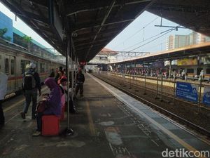 KRL dari Jakarta Terakhir Pukul 19.00 WIB, Penumpang Harap Tak Ada Kepadatan