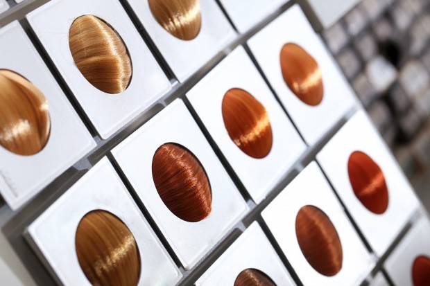 Pilih Warna Rambut yang Cocok