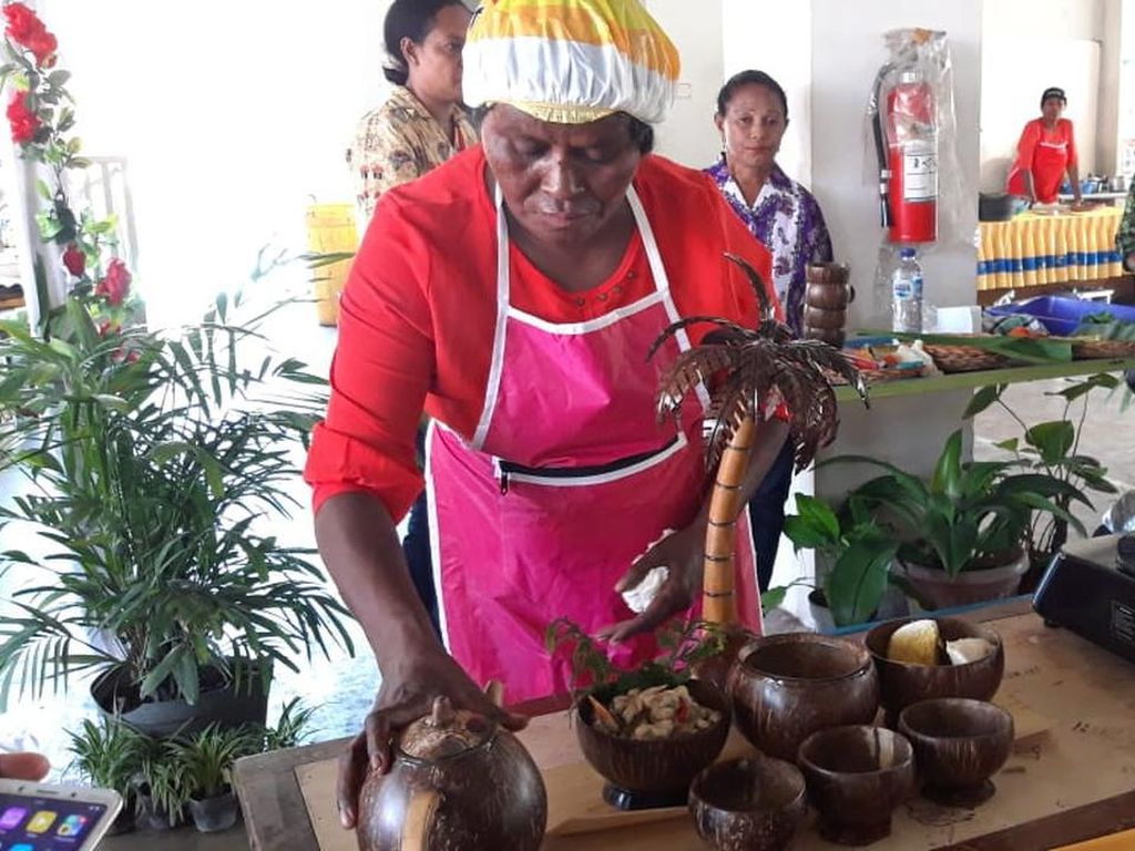 Perajin Papua Sulap Batok Kelapa Jadi Produk Bernilai Jutaan