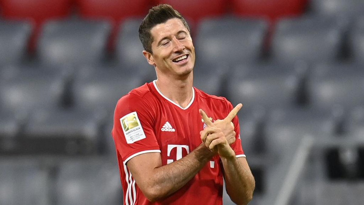 Robert Lewandowski memberi assist lewat tendangan robana yang memukau. (Foto: AFP/CHRISTOF STACHE)