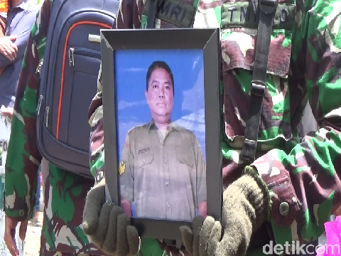 Serka Sahlan, anggota TNI yang gugur ditembak di Papua dimakamkan di TMP Palia Pinrang (Hasrul Nawir/detikcom)