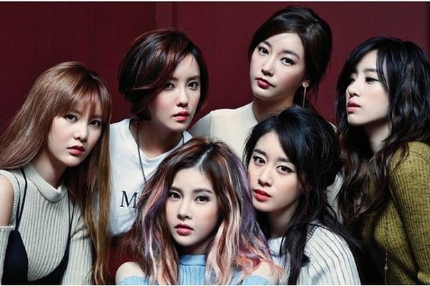 Jiyeon dan Soyeon melihat hantu yang sama di asrama lama sebelum mereka debut.