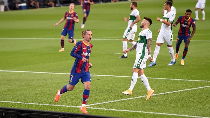 BARCELONA, SPAIN - SEPTEMBER 19: Antoine Griezmann of FC Barcelona celebrates after scoring his teams first goal during the Joan Gamper Trophy match between FC Barcelona and Elche CF on September 19, 2020 in Barcelona, Spain. (Photo by Alex Caparros/Getty Images)
