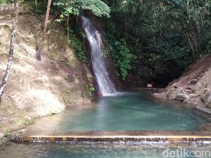 Potret Curug Cipeteuy, Wisata Alam Favorit Ridwan Kamil