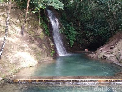 Potret Curug Cipeteuy, Wisata Alam Favorit Ridwan Kamil