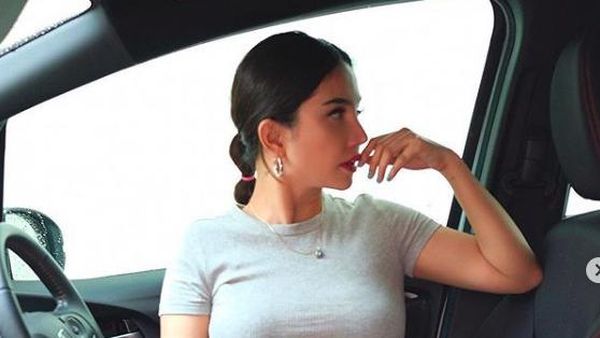 DJ Joana dan Pose Menggodanya