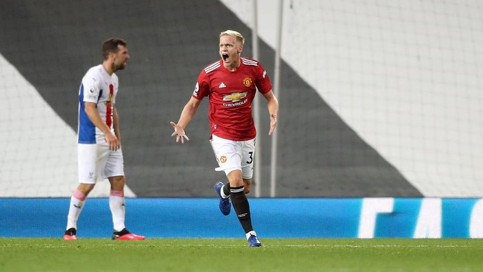 MANCHESTER, ENGLAND - SEPTEMBER 19: Donny Van De Beek of Manchester United celebrates after scoring his teams first goal  during the Premier League match between Manchester United and Crystal Palace at Old Trafford on September 19, 2020 in Manchester, England. (Photo by Martin Rickett - Pool/Getty Images)