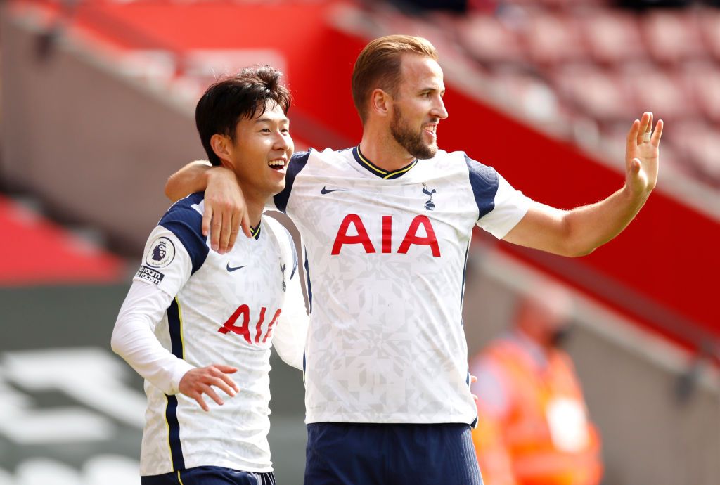 SOUTHAMPTON, ENGLAND - SEPTEMBER 20: Heung-Min Son of Tottenham Hotspur celebrates with teammate Harry Kane after scoring his team's third goal during the Premier League match between Southampton and Tottenham Hotspur at St Mary's Stadium on September 20 2020 in Southampton, England.  (Photo by Andrew Boyers - Pool / Getty Images)