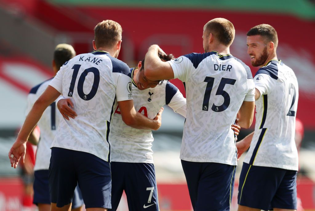 SOUTHAMPTON, ENGLAND - SEPTEMBER 20: Jose Mourinho, Manager of Tottenham Hotspur gives his team instructions during the Premier League match between Southampton and Tottenham Hotspur at St Mary's Stadium on September 20, 2020 in Southampton, England. (Photo by Andrew Boyers - Pool/Getty Images)