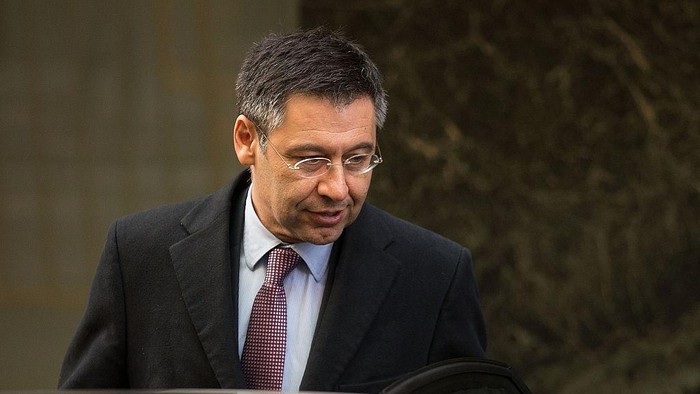 MADRID, SPAIN - FEBRUARY 13:  FC Barcelona president Josep Maria Bartomeu enters a waiting car after leaving Spains High Court on February 13, 2015 in Madrid, Spain. FC Barcelona president Josep Maria Bartomeu attended Spains High Court after being impeached by judge Pablo Ruz in his investigation of the Catalan clubs signing of Brazilian player Neymar Da Silva. Bartomeu is suspected of avoiding an estimated 2.8 million euros in tax.  (Photo by Gonzalo Arroyo Moreno/Getty Images)
