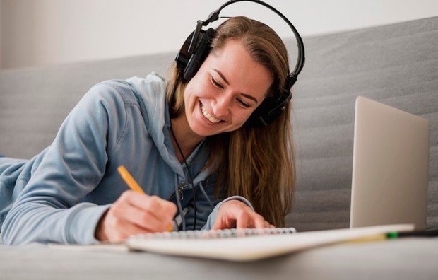 Banyak mahasiswa merasa belajar di masa pandemi dengan metode kuliah online terasa kurang maksimal.