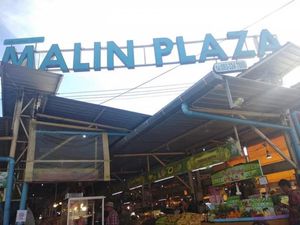 Bukan Cuma Pantai, Phuket Juga Punya Pasar Populer