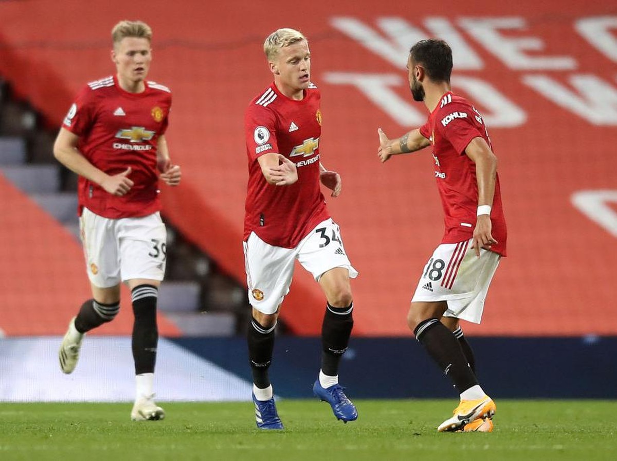 Bruno Fernandes sudah tahu apa yang diinginkan oleh Donny van de Beek. (Foto: Getty Images/Pool)