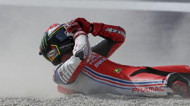 MotoGP rider Francesco Bagnaia of Italy reacts after falling down when leading the race during the Emilia Romagna Motorcycle Grand Prix at the Misano circuit in Misano Adriatico, Italy, Sunday, Sept. 20, 2020. (AP Photo/Antonio Calanni)