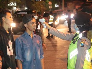 Denda Rp 150 Ribu hingga Sanksi Gali Kubur Ancam Warga Gresik Tak Bermasker