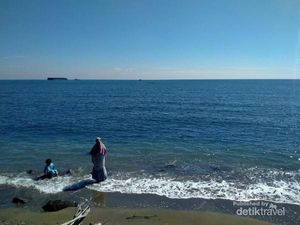 Ini Pantai Bohay, Lokasinya di Samping PLTU Paiton
