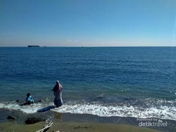 Ini Pantai Bohay, Lokasinya di Samping PLTU Paiton
