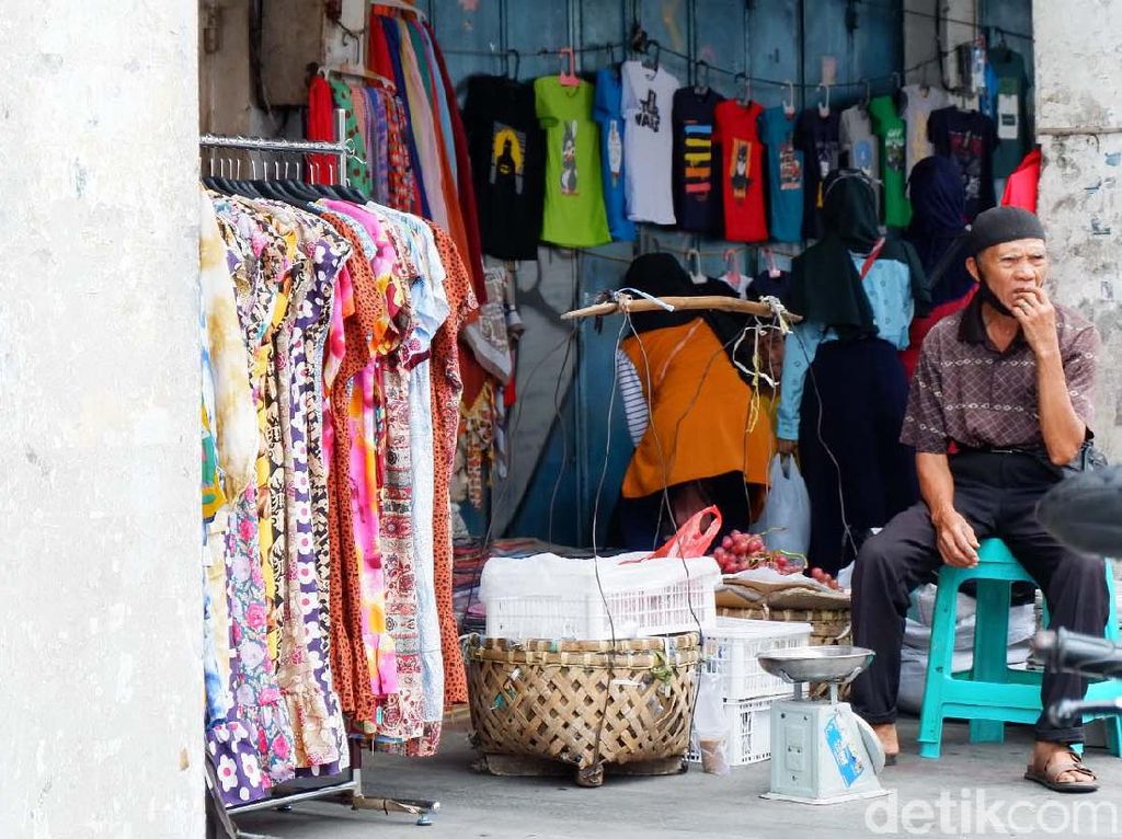 Pedagang Pasar Baru Terkena Imbas Penutupan Jalan Otista-Suniaraja Pedagang Pasar Baru Terkena Imbas Penutupan Jalan Otista-Suniaraja
