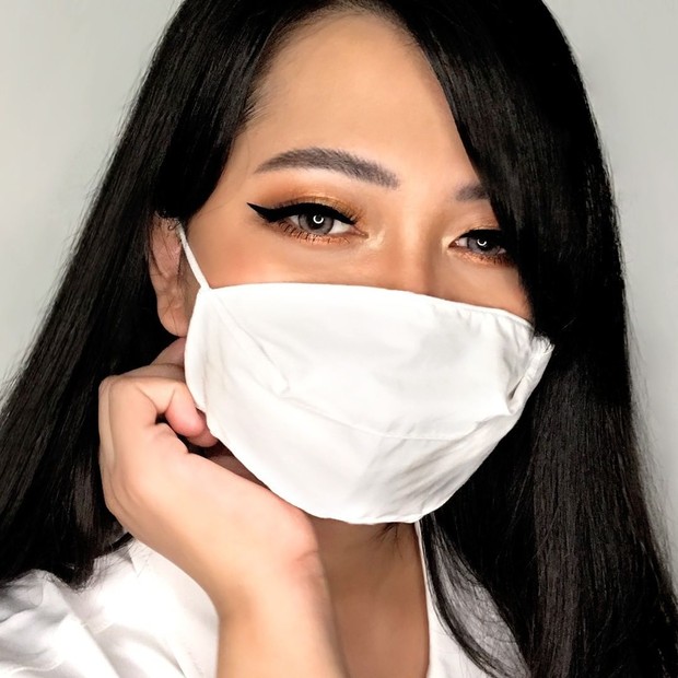 Menonjolkan riasan pada mata