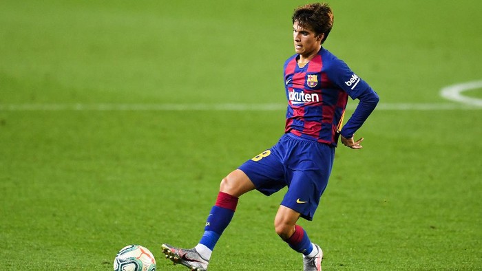 Riqui Puig BARCELONA, SPAIN - JUNE 30: Riqui Puig of FC Barcelona runs with the ball during the Liga match between FC Barcelona and Club Atletico de Madrid at Camp Nou on June 30, 2020 in Barcelona, Spain. (Photo by David Ramos/Getty Images)