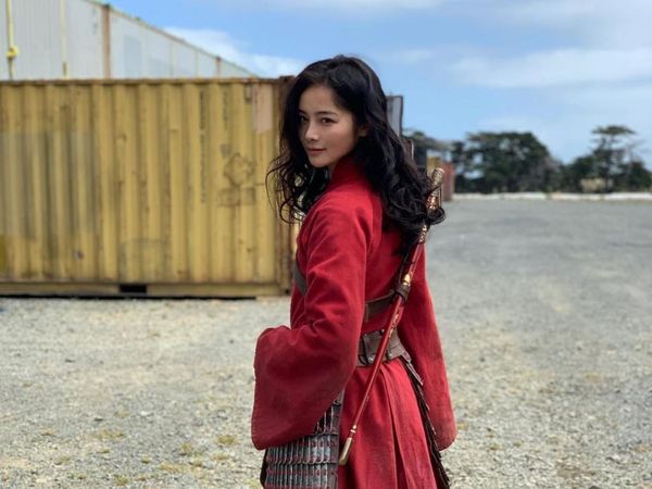 9 Potret Stunt-Double Mulan yang Nggak Kalah Cantik dari Pemeran Aslinya