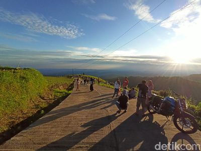 Potret Jalan Tol Kayangan di Dataran Tinggi Dieng