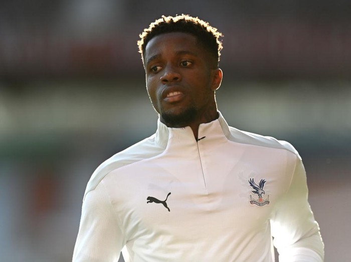 MANCHESTER, ENGLAND - SEPTEMBER 19: Wilfried Zaha of Crystal Palace warms up prior to the Premier League match between Manchester United and Crystal Palace at Old Trafford on September 19, 2020 in Manchester, England. (Photo by Shaun Botterill/Getty Images)