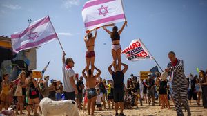 Aksi Warga Israel Demo di Pantai Tolak Lockdown Jilid 2