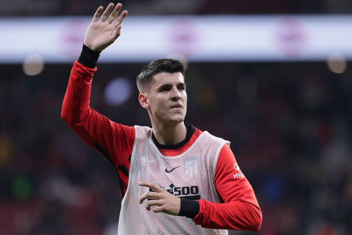 MADRID, SPAIN - FEBRUARY 23: Alvaro Morata of Atletico de Madrid greets the audience before the Liga match between Club Atletico de Madrid and Villarreal CF at Wanda Metropolitano on February 23, 2020 in Madrid, Spain. (Photo by Gonzalo Arroyo Moreno/Getty Images)